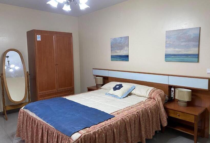 بنسيون Villa Caniles