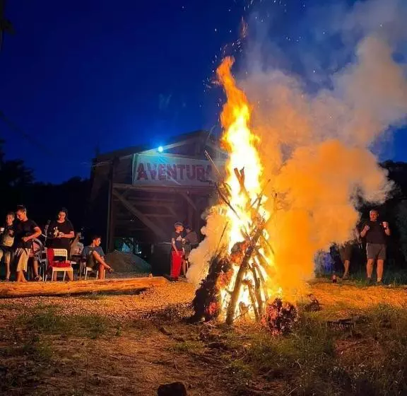 Lomakeskus Complex Turistic Gradina De Corzi Si Aventura Eselnita