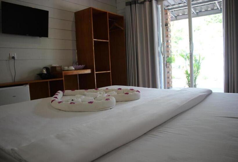 אתר נופש Scarlet Sails Bungalow