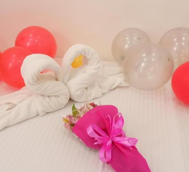 Endless Summer Hotel Baler