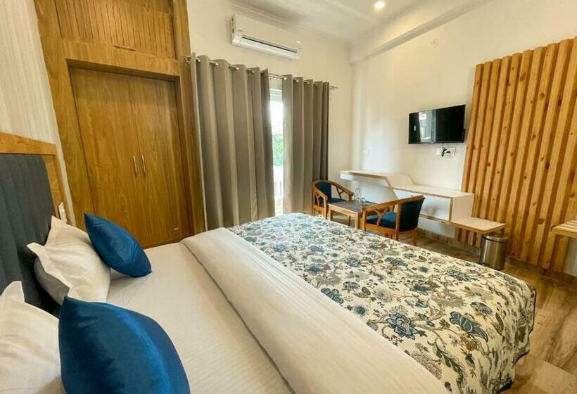 Tripli Hotels Ayushman Retreat