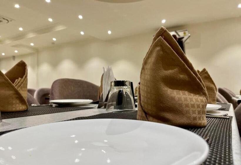 Отель The Royal Vista