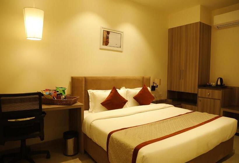 Отель The Royal Vista