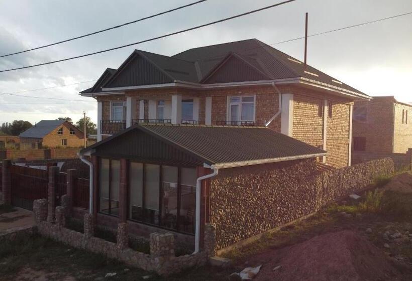 پانسیون The Lake Townhouse