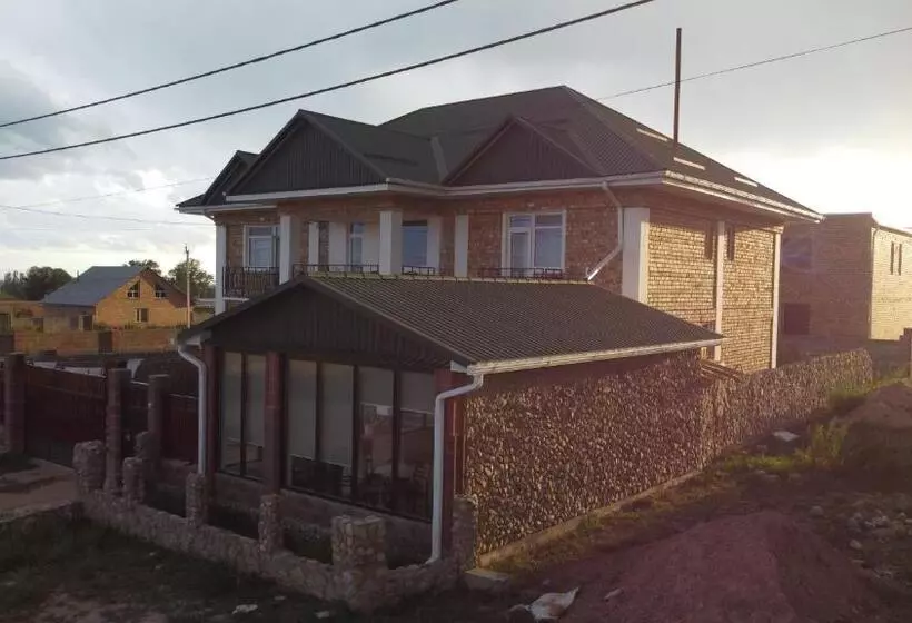 پانسیون The Lake Townhouse