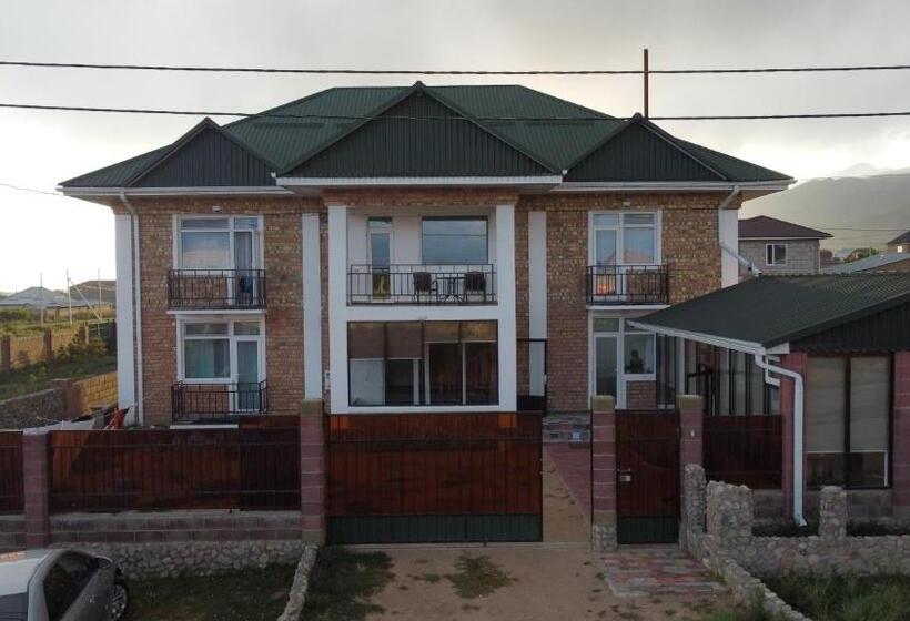 پانسیون The Lake Townhouse