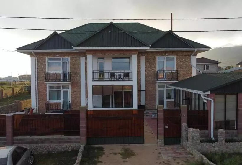 پانسیون The Lake Townhouse