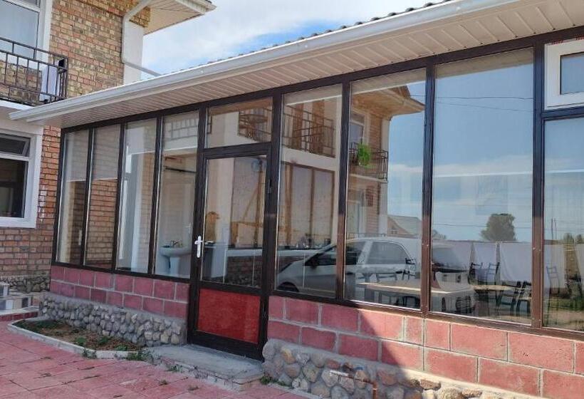 پانسیون The Lake Townhouse