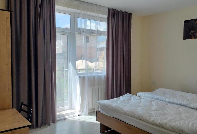 پانسیون The Lake Townhouse