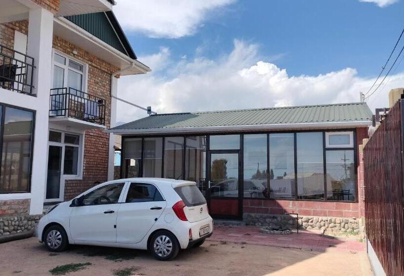 پانسیون The Lake Townhouse