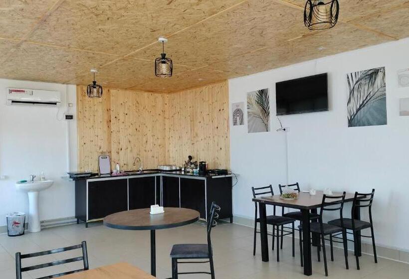 پانسیون The Lake Townhouse