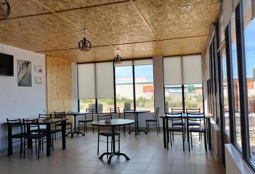 پانسیون The Lake Townhouse