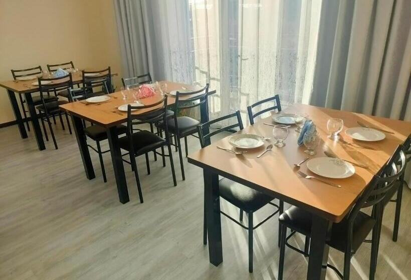 پانسیون The Lake Townhouse