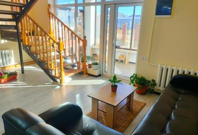 پانسیون The Lake Townhouse