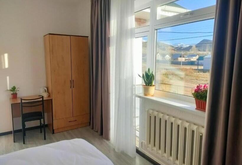 پانسیون The Lake Townhouse