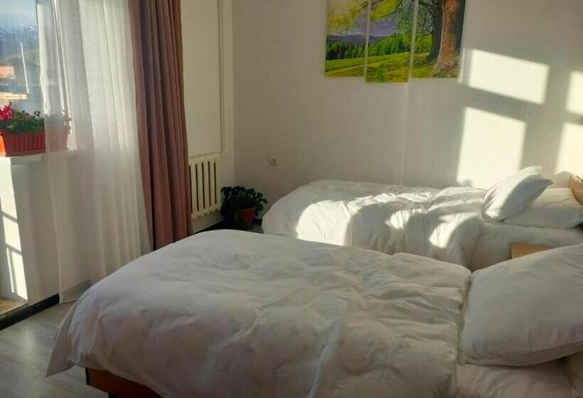 پانسیون The Lake Townhouse