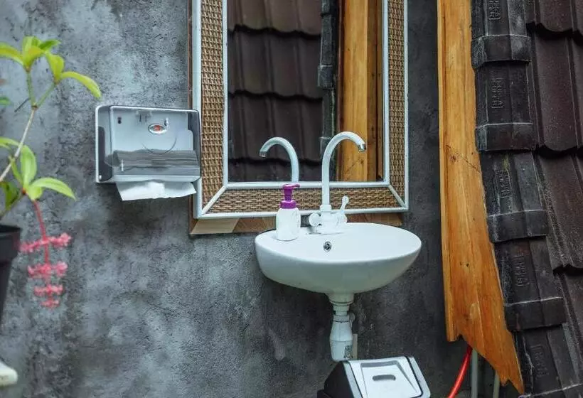 ペンション The Polumb Garden Bedugul