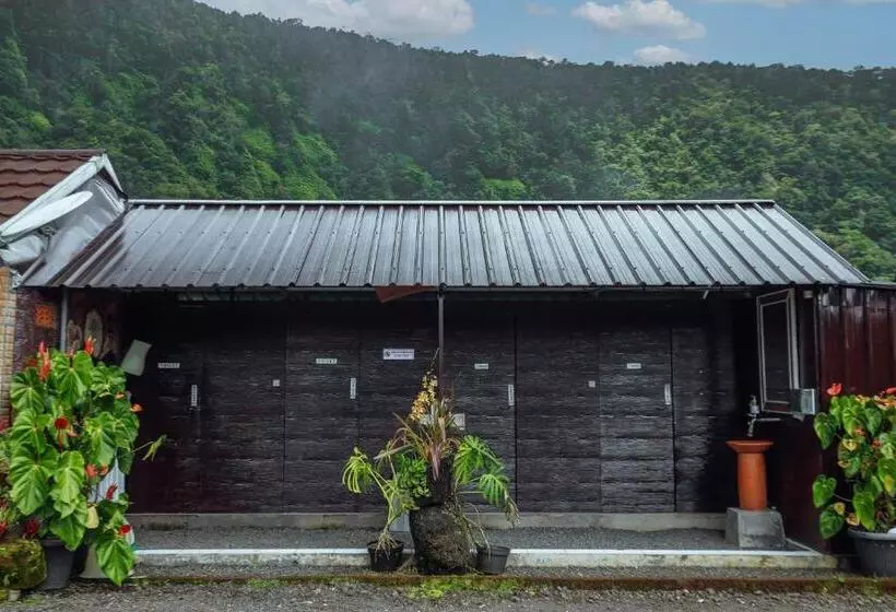 ペンション The Polumb Garden Bedugul