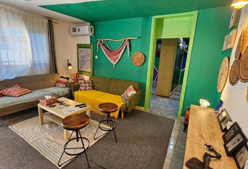 هاستل Mango Haus