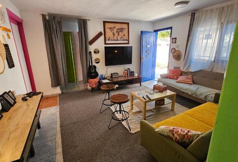 هاستل Mango Haus