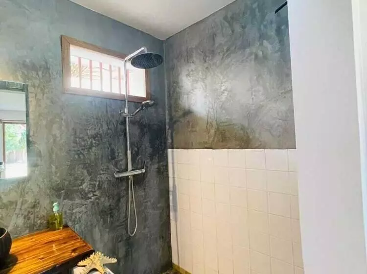 هتل L Ylang Ylang Auberge Ambatoloaka