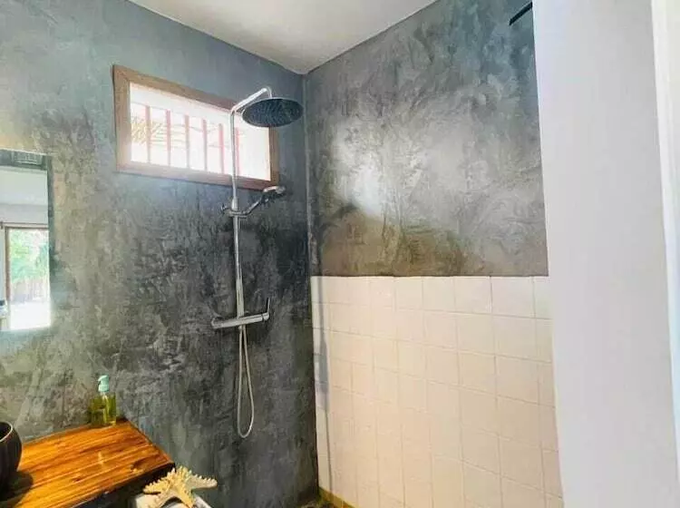 هتل L Ylang Ylang Auberge Ambatoloaka