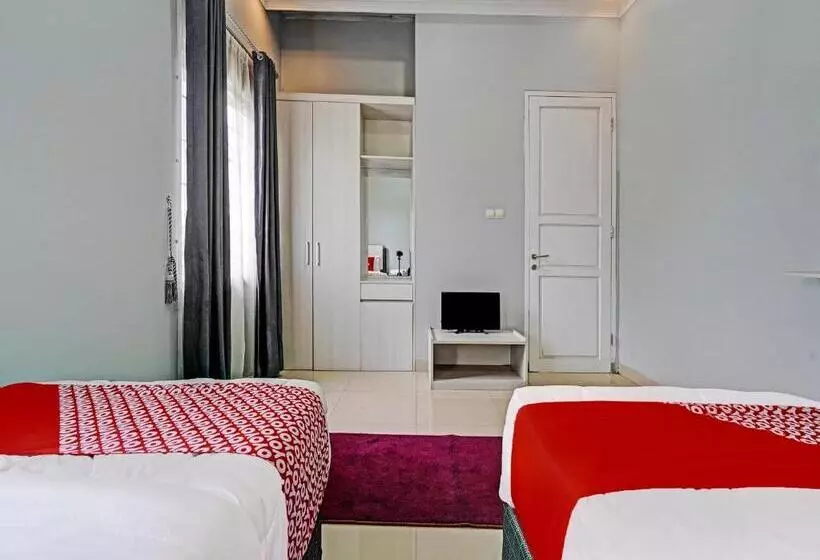 Hotelli Oyo 92023 Singgasana Cipelah Syariah