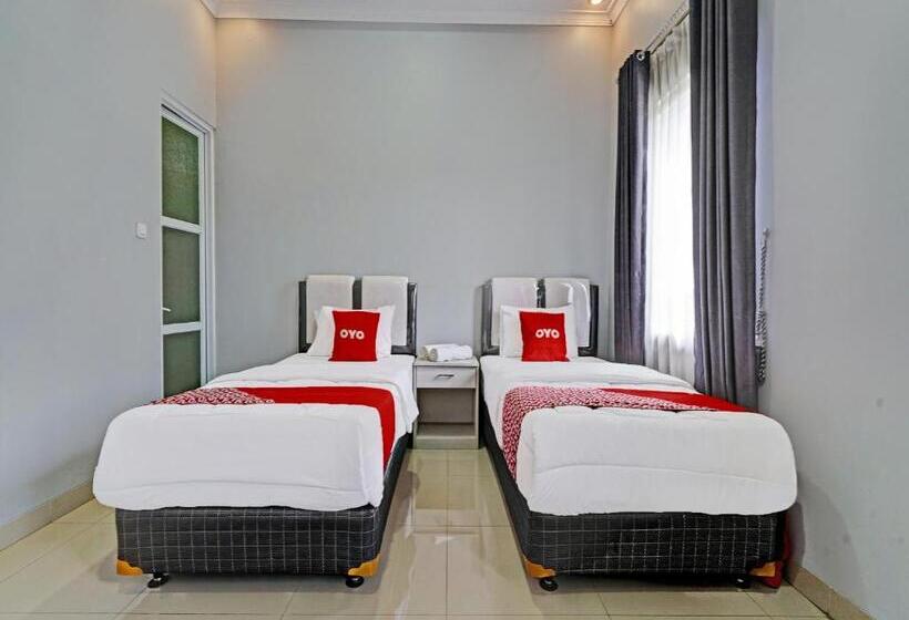 Hotel Oyo 92023 Singgasana Cipelah Syariah
