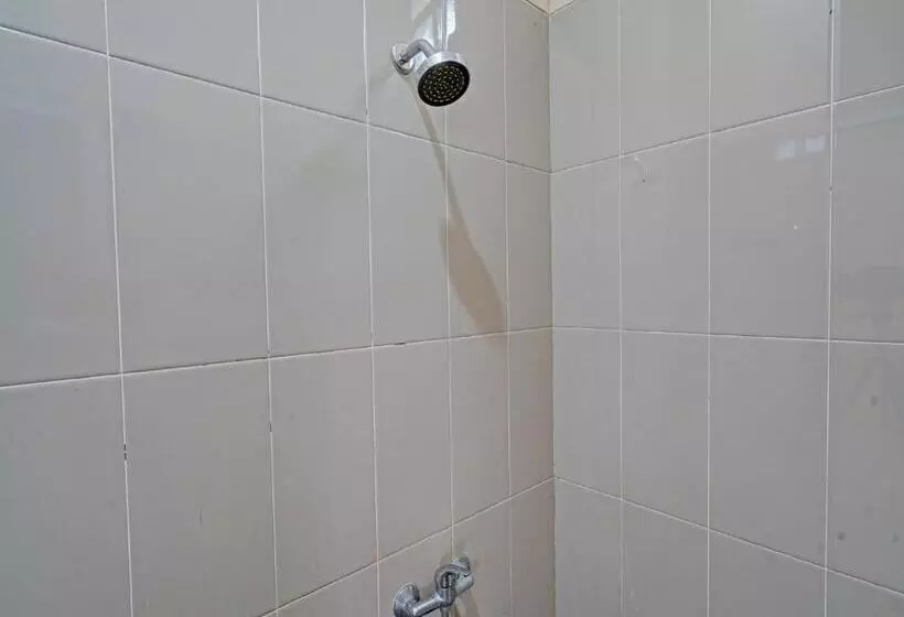 Hotelli Oyo 92023 Singgasana Cipelah Syariah