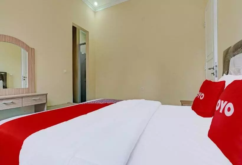 Hotelli Oyo 92023 Singgasana Cipelah Syariah