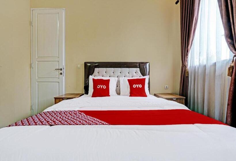 Hotel Oyo 92023 Singgasana Cipelah Syariah