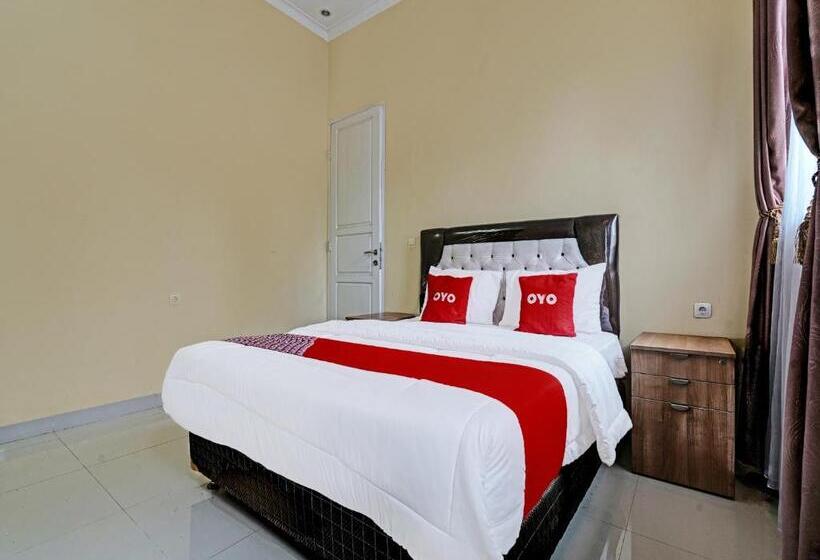 Hotel Oyo 92023 Singgasana Cipelah Syariah