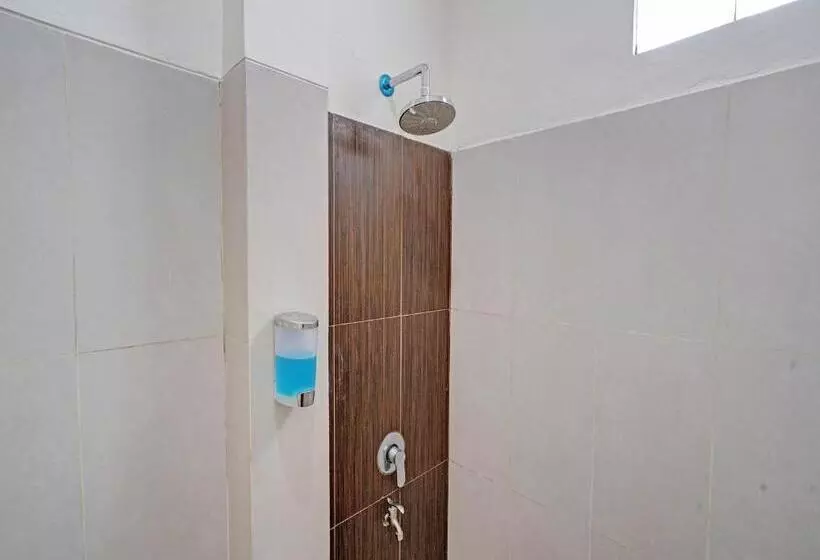 Hotelli Oyo 92023 Singgasana Cipelah Syariah