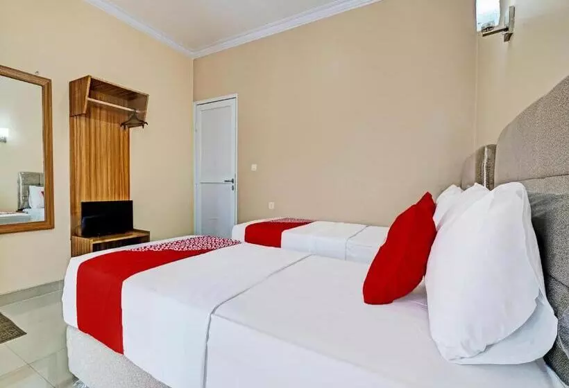 Hotelli Oyo 92023 Singgasana Cipelah Syariah