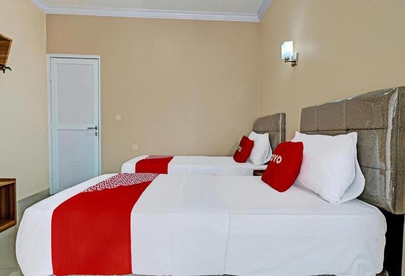 Hotel Oyo 92023 Singgasana Cipelah Syariah