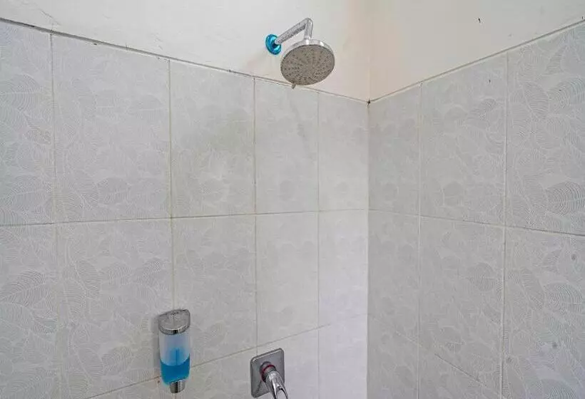 Hotelli Oyo 92023 Singgasana Cipelah Syariah