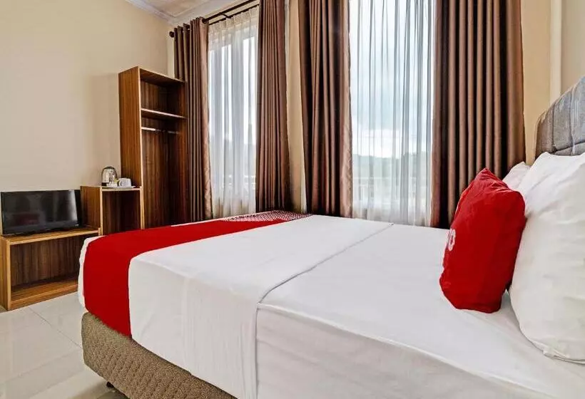 Hotelli Oyo 92023 Singgasana Cipelah Syariah