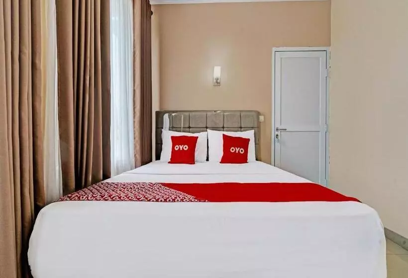 Hotelli Oyo 92023 Singgasana Cipelah Syariah