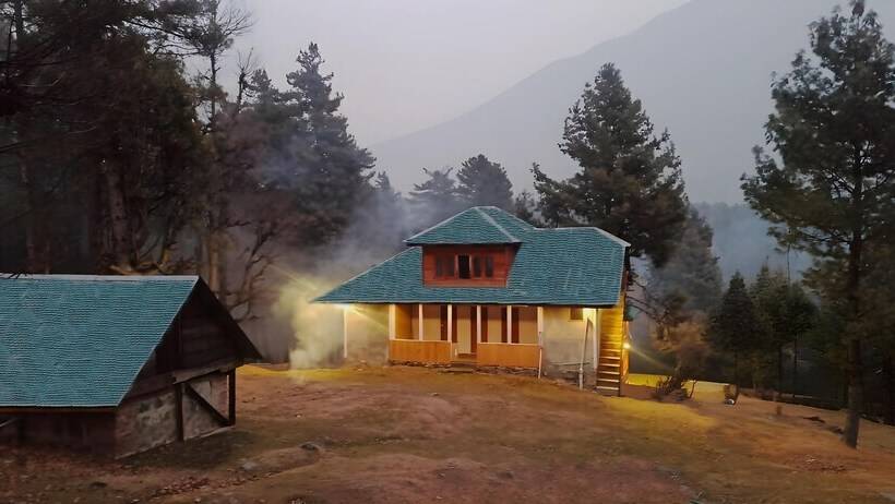 هتل Pahalgam Woods