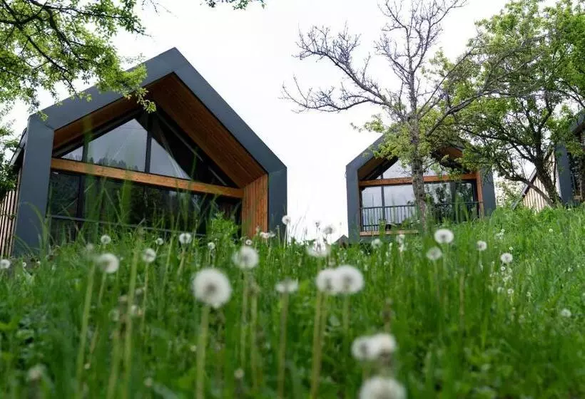 هتل Qazaq Auyl Eco