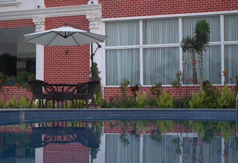 Hotel The Kamoda Resort