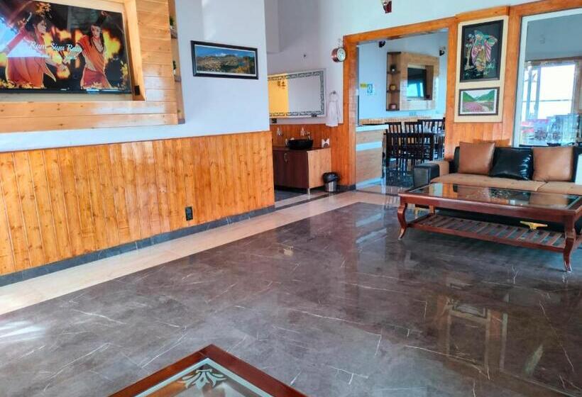 فندق The White Mountaina