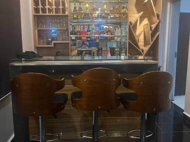 پانسیون De Loccville Place