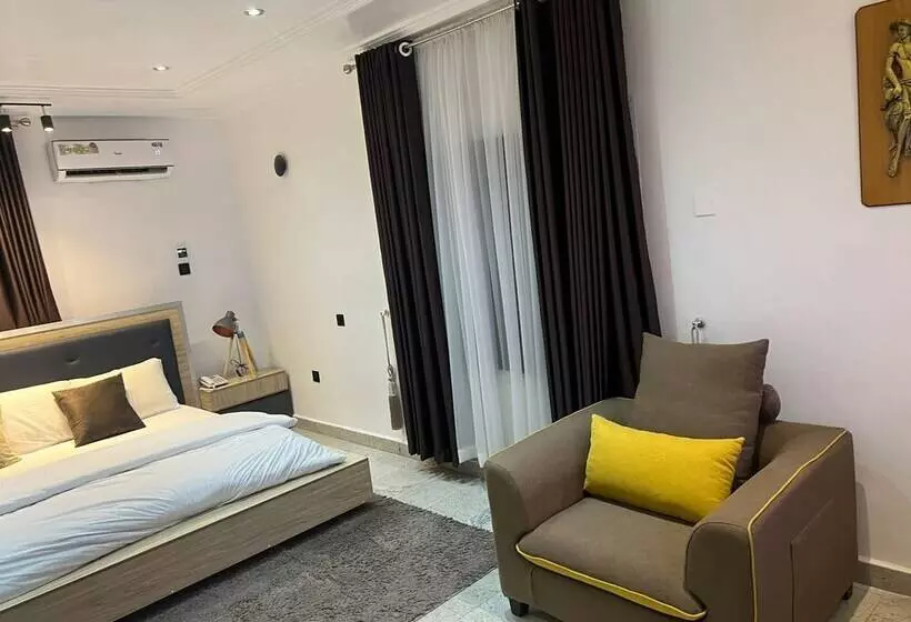 پانسیون De Loccville Place