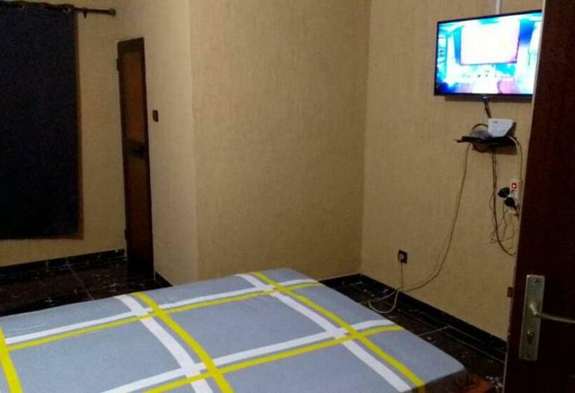 پانسیون Studio 2 Climatisé Et Ventilateur Plafonnier Et Wifi Gratuit A 6 Nuitees De Reservation