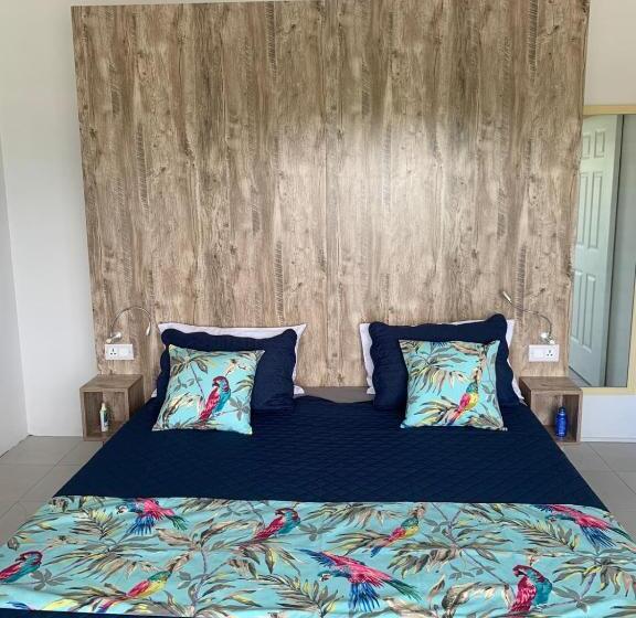 تختخواب و صبحانه Cosy Corner