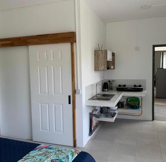 تختخواب و صبحانه Cosy Corner