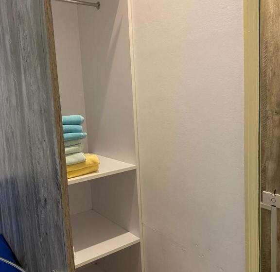 تختخواب و صبحانه Cosy Corner