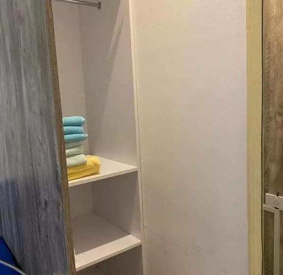 تختخواب و صبحانه Cosy Corner