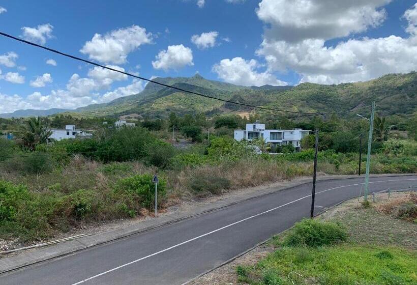 تختخواب و صبحانه Cosy Corner